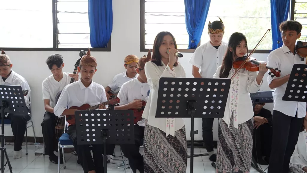 Lestarikan Keroncong di Era Digital, Siswa SMA PGRI 1 Jombang Panen Pujian