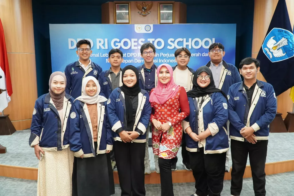 Baca juga : Anggota DPD RI Lia Istifhama Ajak Ksatria Airlangga Terlibat Politik Gagasan