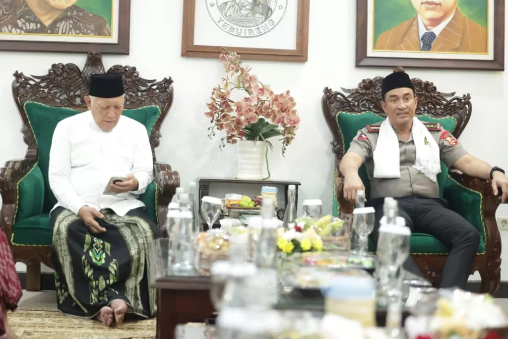 Kunjungi Ponpes Tebuireng, Kapolri Tegaskan Komitmen Kolaborasi Polri dan Ulama Jaga Kamtibmas 