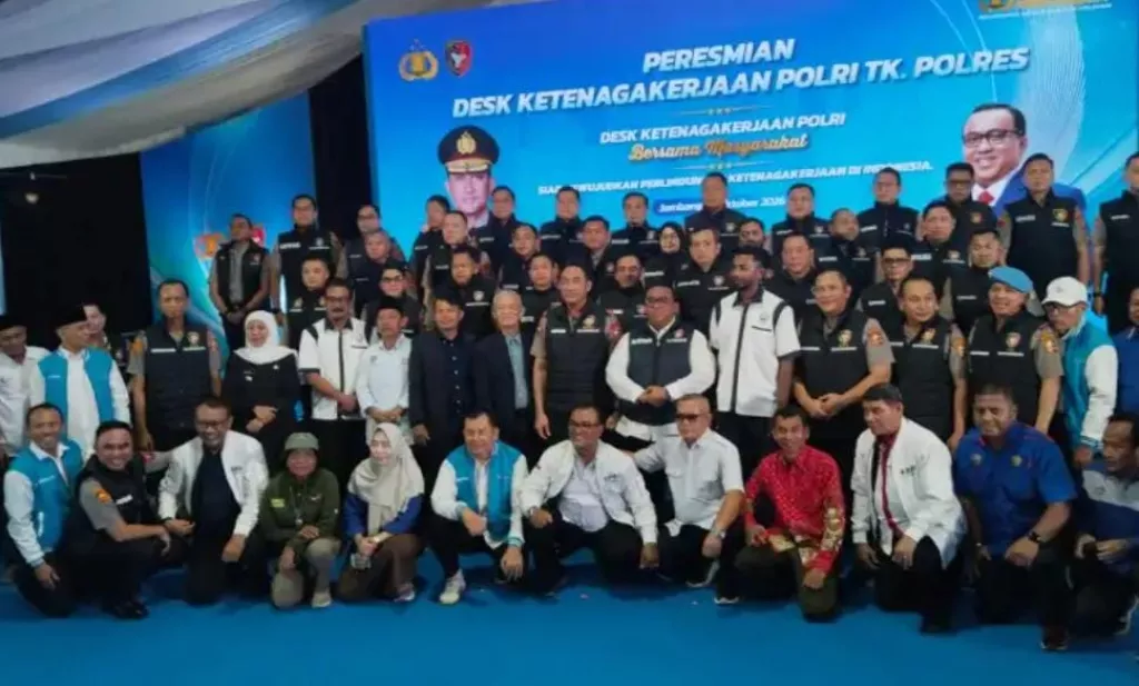 Resmikan Desk Ketenagakerjaan di Jombang, Kapolri Tegaskan Komitmen Kawal Hak Buruh