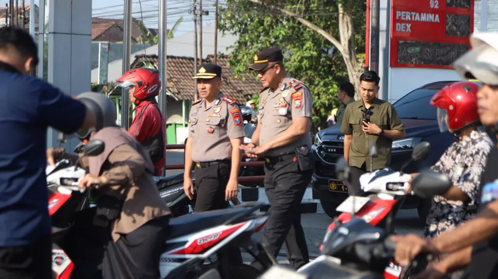 Pastikan Stok Aman, Kapolres Jombang Cek SPBU Mojosongo Sambil Patroli Jogo Omah