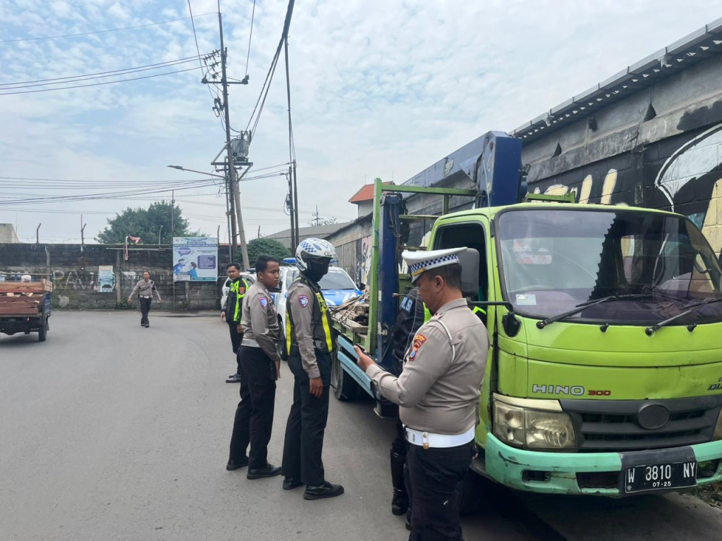 Truk yang ditemukan anggota Satlantas Polres Pelabuhan Tanjung Perak