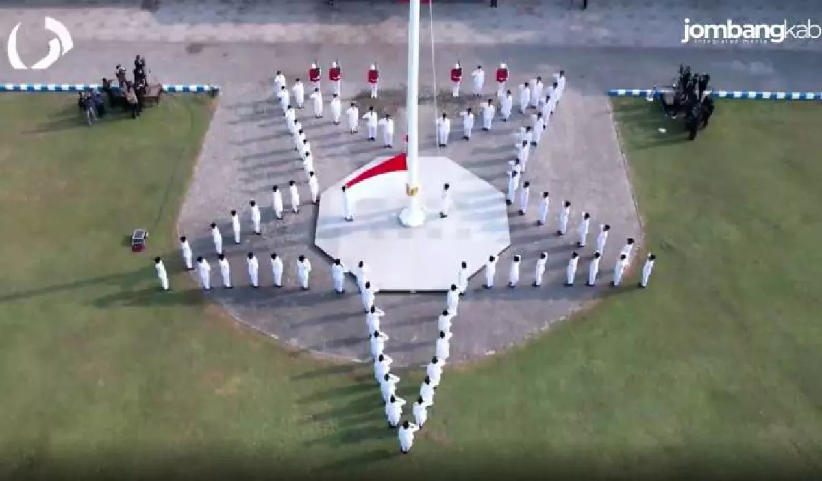 Khidmat dan Haru, Peringatan HUT ke-81 RI di Jombang Diwarnai Formasi Bintang Paskibraka hingga Doa Bencana