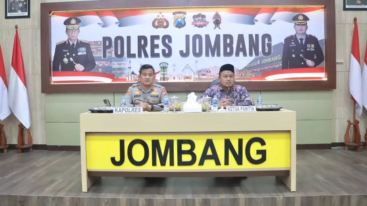 Kapolres Jombang dan Gus Amin saat memimpin Rakor, dok.humaspolres