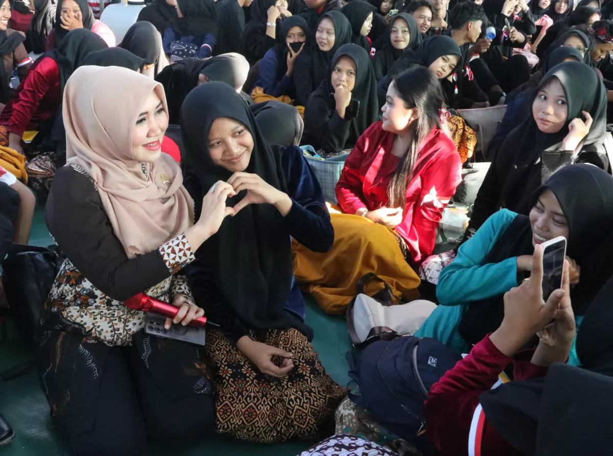 Ning Lia, dok.pribadi