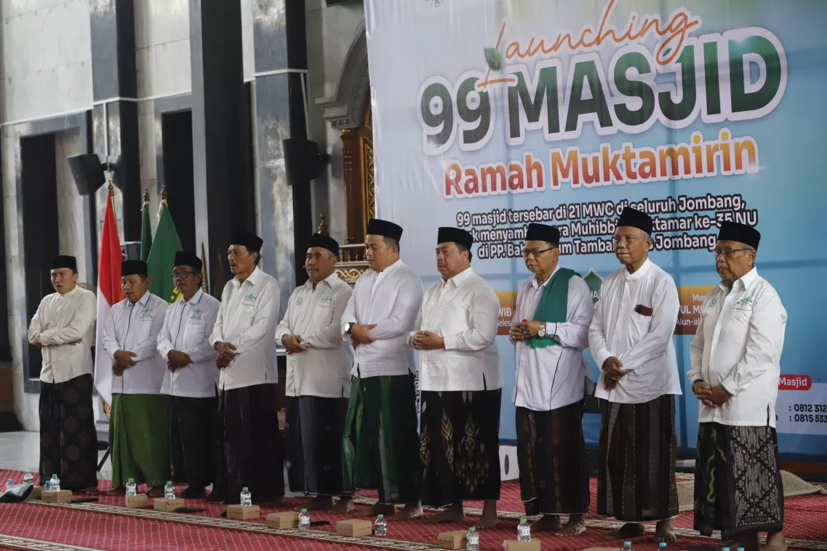 Bupati Warsubi dan Pengurus PCNU, dan Takmir Masjid Musholla di Jombang