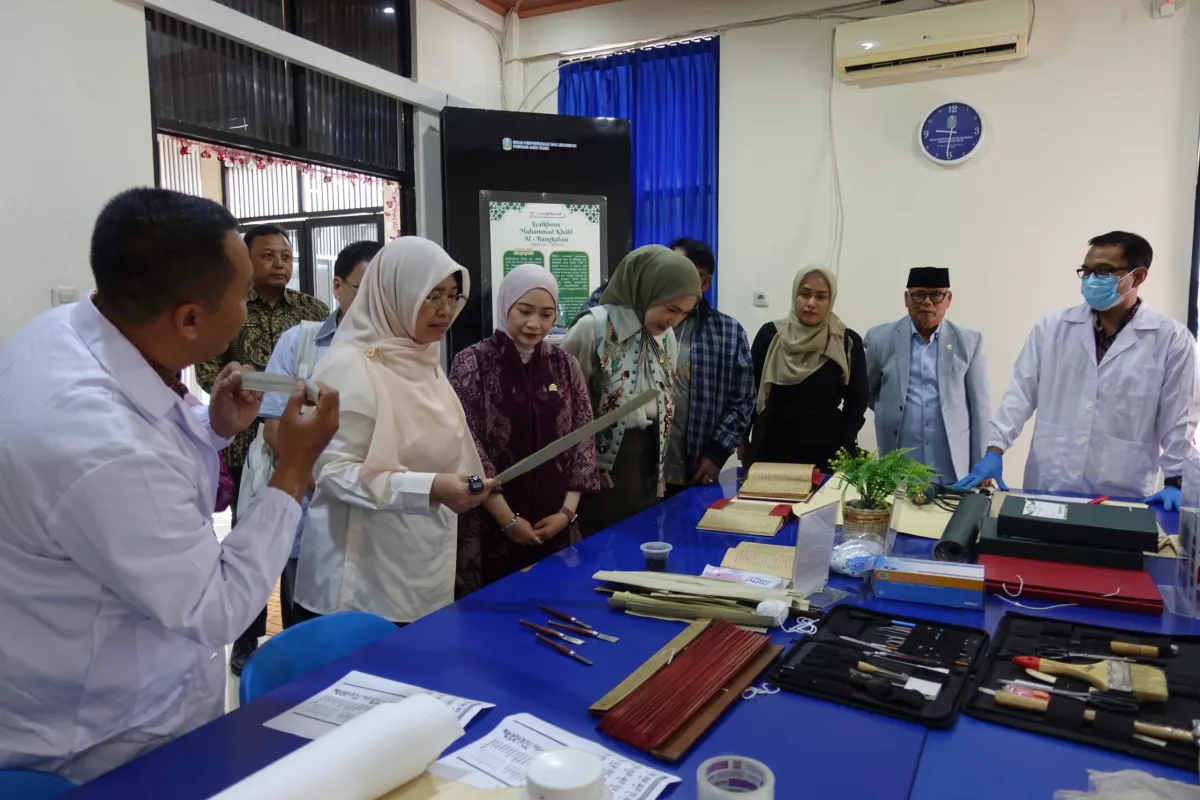 Komisi X DPR mendorong pemerataan akses literasi di Jawa Timur dengan memperkuat layanan perpustakaan hingga desa, pesisir, dan wilayah 3T. Foto/Tim Media