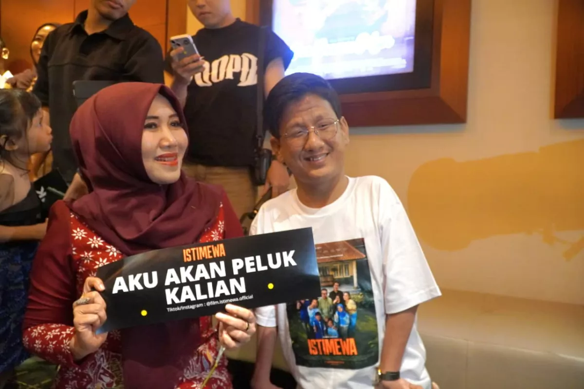 Ning Lia saat nobar film istimewa, dok.pribadi