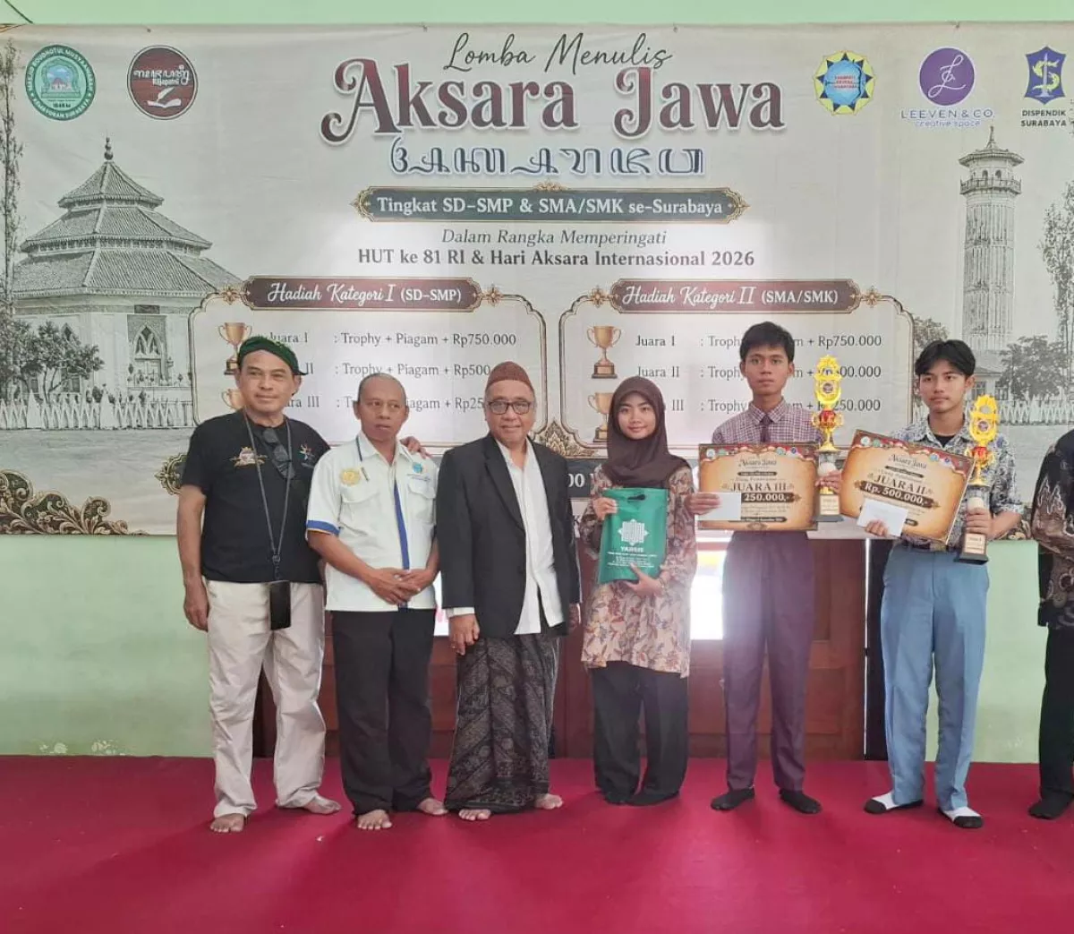 Peringati Hari Aksara Internasional, 120 Pelajar di Surabaya Ikuti Lomba Menulis Aksara Jawa