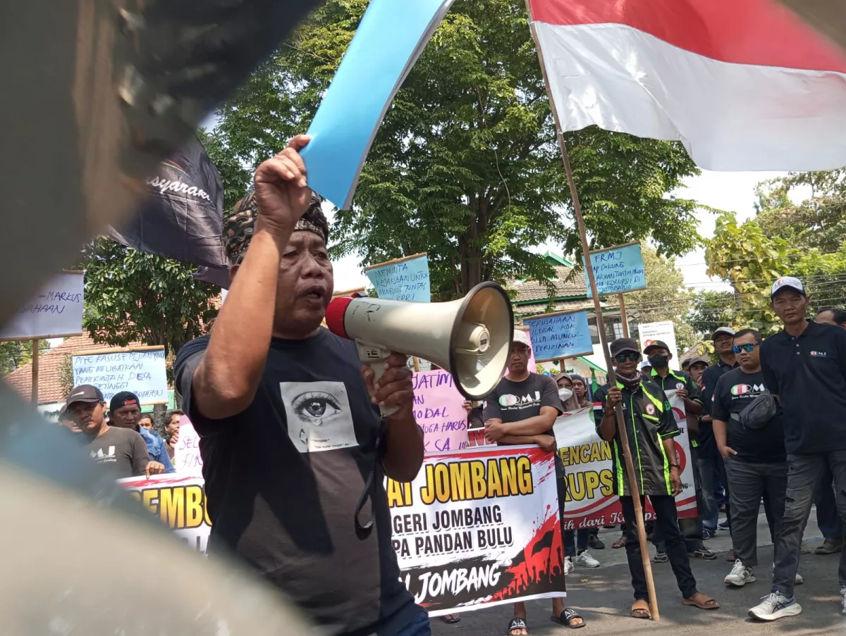 Aksi di Pemkab Jombang, FRMJ Desak Izin Pabrik PT Jian You Dievaluasi Total