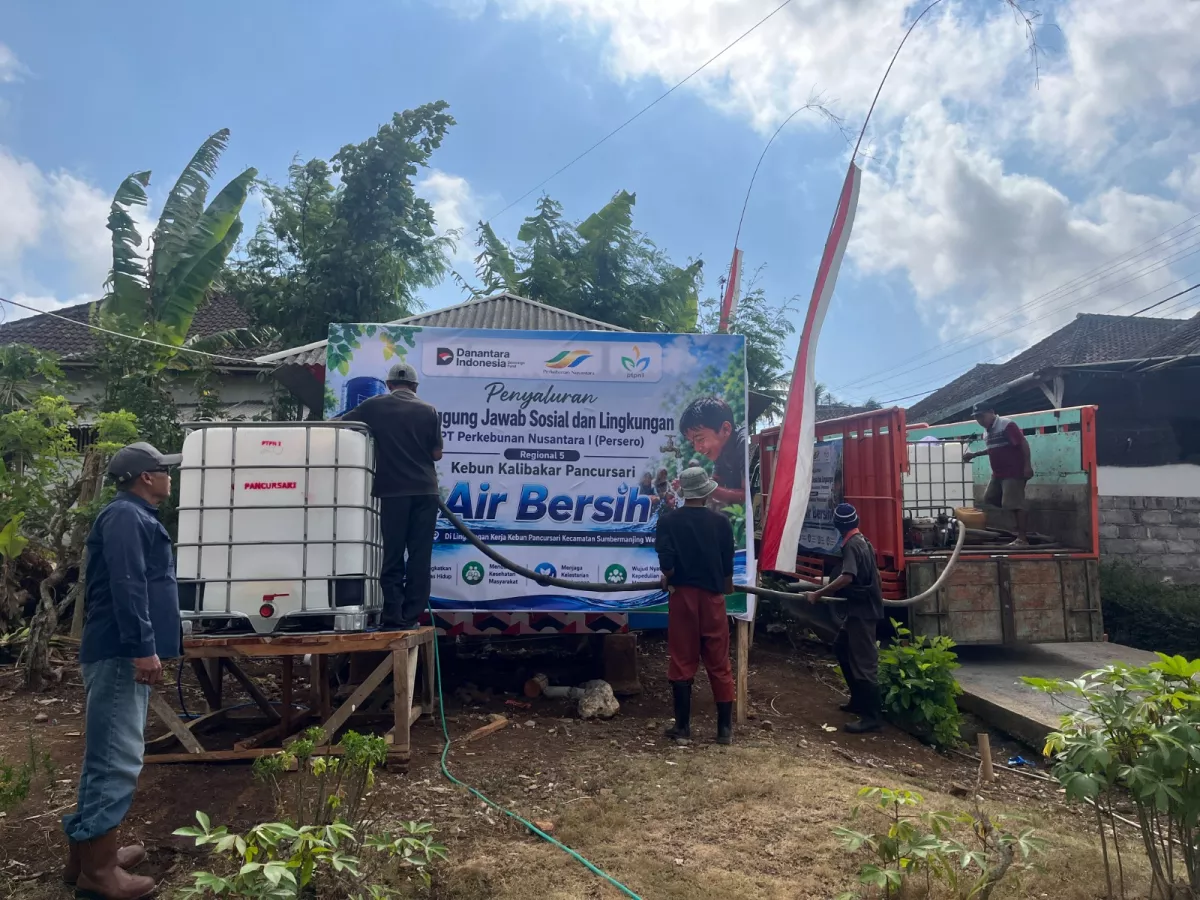 PTPN I Regional 5 Salurkan 3.000 Liter Air Bersih Per Hari untuk Warga Terdampak Kekeringan di Malang