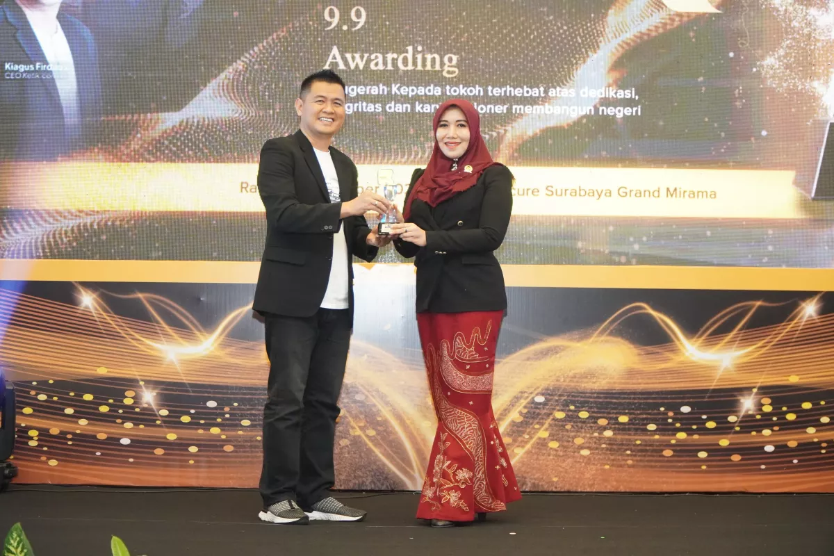 Kikis Apatisme Politik Generasi Muda, Ning Lia Sabet Award Senator Penggerak Demokrasi