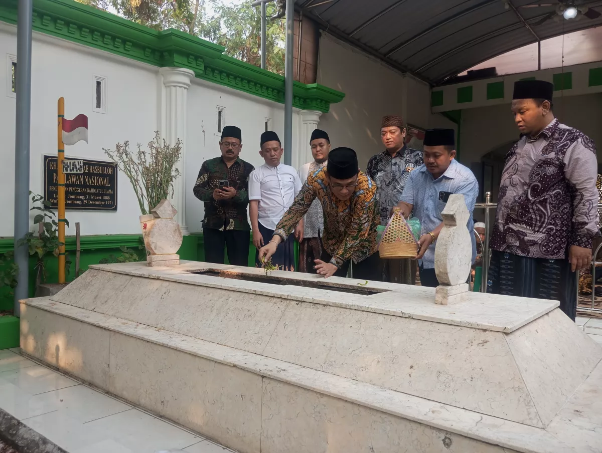 Rihlah Ziarah ke Tebuireng dan Tambakberas, Budiman Sudjatmiko Teladani Pemikiran Terobosan Gus Dur dan Mbah Wahab
