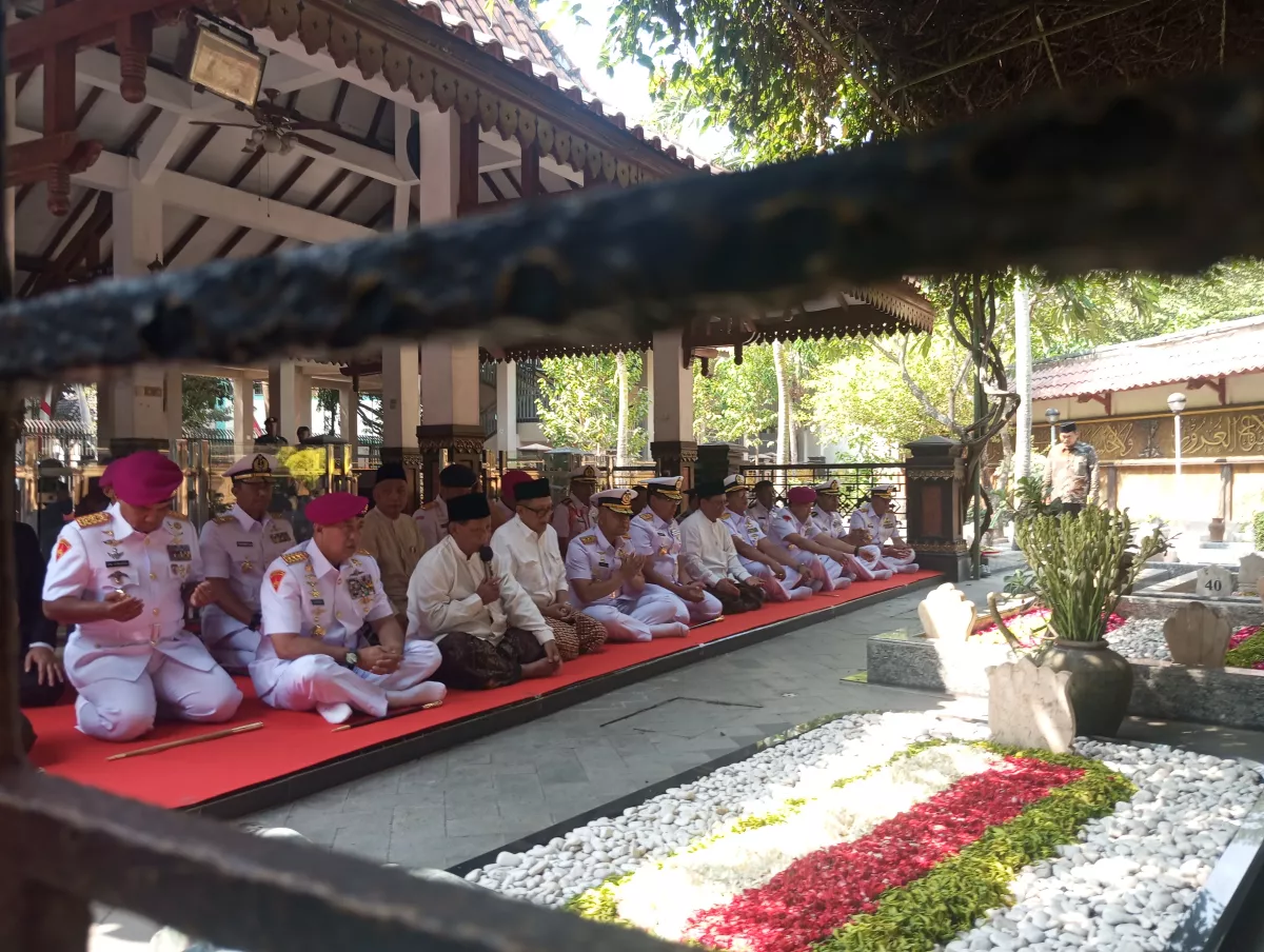 Resapi Teladan Gus Dur, Petinggi TNI Gelar Ziarah Rombongan di Pesantren Tebuireng Jombang