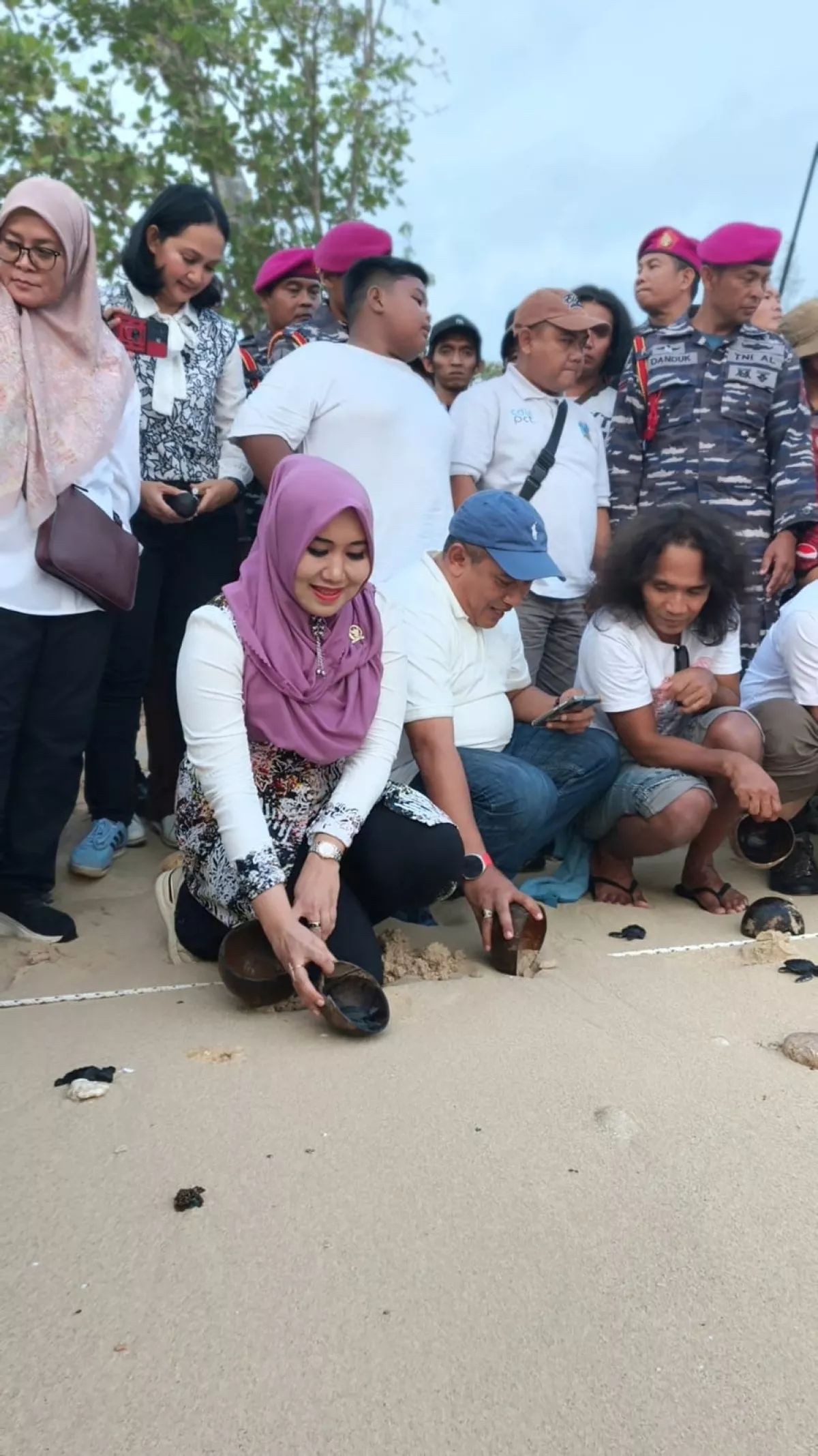 Aksi Hangat Ning Lia Lepas Tukik di Malang: Menjaga Alam Harus Libatkan Masyarakat
