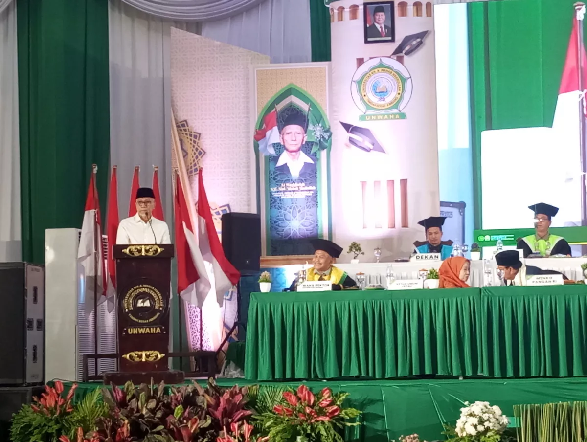 Menko Zulhas di Wisuda UNWAHA Jombang: Lulusan Harus Berani Hadapi 'Sekolah Kehidupan'